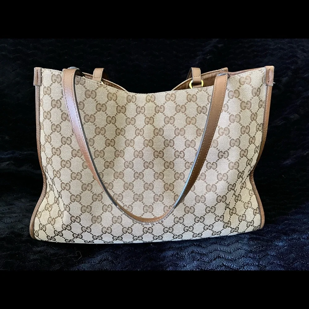 Authentic Gucci Handbag with dust bag and original packaging! - Picture 3 of 6